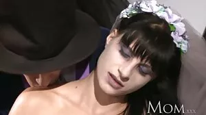يستمتع Arteya احلى فيلم سكسي امريكي و Talia Mint بتناول السائل المنوي كثيرًا