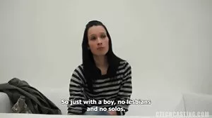 امرأة سمراء الجمال احلى فلام سكسي مارتيني الانحناء ثمل في راعية البقر تشكل كما تحب