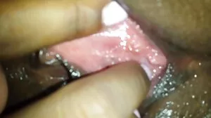 اثنين من السمراوات عارية فالنتينا نابي وأليكسيس زارا يمارس احله سكسي الجنس في غرفة النوم