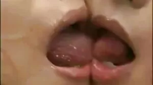 تبدو Elle Rose الطبيعية بالكامل ساخنة للغاية في وضع احلى كلام سكسي راعية البقر العكسي