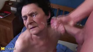 يلعب نموذجان احلى سكسي اجنبي Izzy Delphine و Kira Zen بفتحاتهما الضيقة