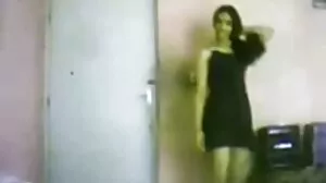 امرأة سمراء رهيبة في الملابس الداخلية الزرقاء اخترقت روز دارلينج سكسي احلى من قبل قضيب كبير