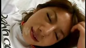 شابة وصغيرة مختلطة كلوي شيري DP'ed من قبل اثنين من احلى فيلم سكسي الثيران الأسود