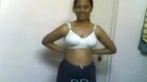 الزوجة الحسنة المظهر Desiree Dulce احله مقاطع سكسي تخون زوجها مع زميل في العمل