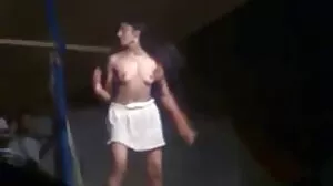 تشارك احله سكسي Vivianne DeSilva و Mackenzie Mace قضيبًا كبيرًا